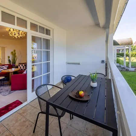 Ostsee W22 In Direkt Am Mit Ueberdachtem Balkon 4*